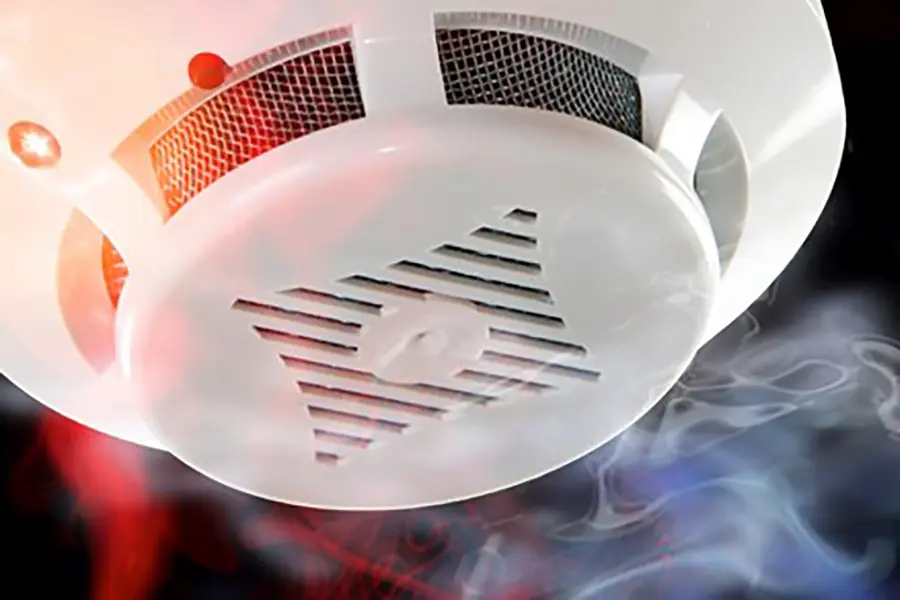 Detector de humo en sistema de detección de incendios